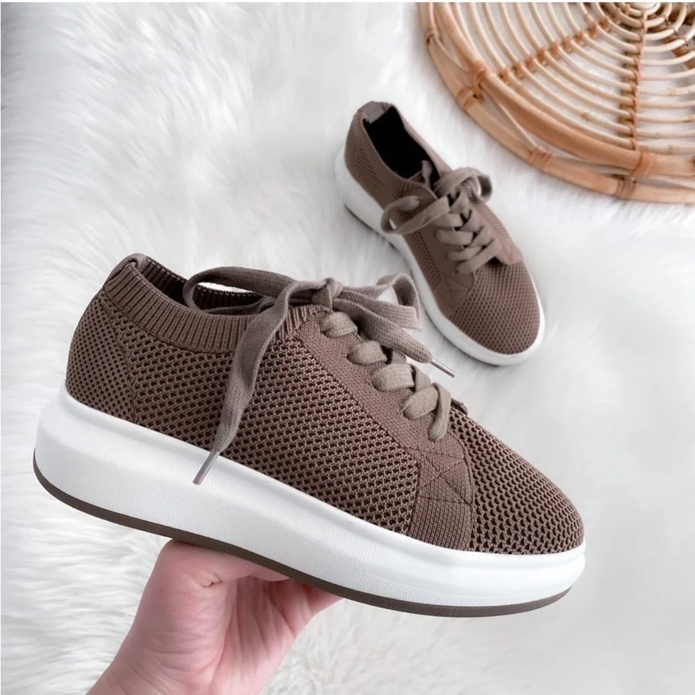 Blondo Dawson Waterproof Sneakers Taupe Tan Brown Lace Up Knit Stretch Platform